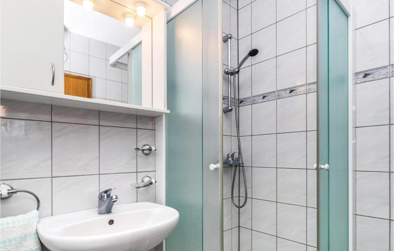 2 Bedroom Amazing Apartment In Supetar Eksteriør billede